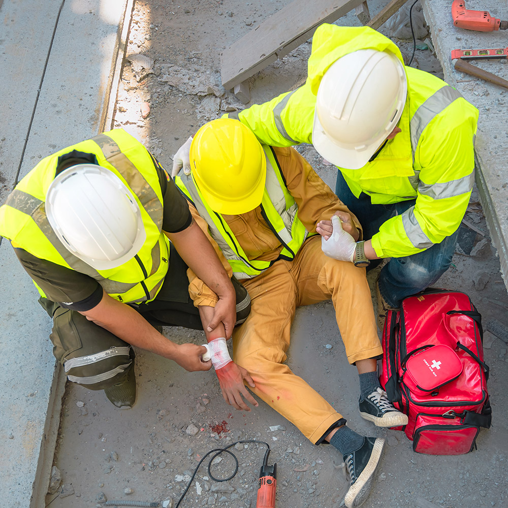 Why Every Worker Should Consider an Online First Aid at Work Course