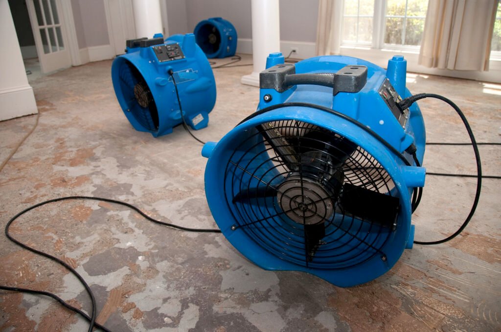 How an Emergency Water Damage Company Helps Prevent Long-Term Water Damage